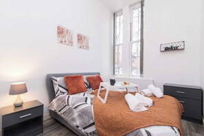 1 dormitorio, escritorio, tabla de planchar con plancha y wifi gratis