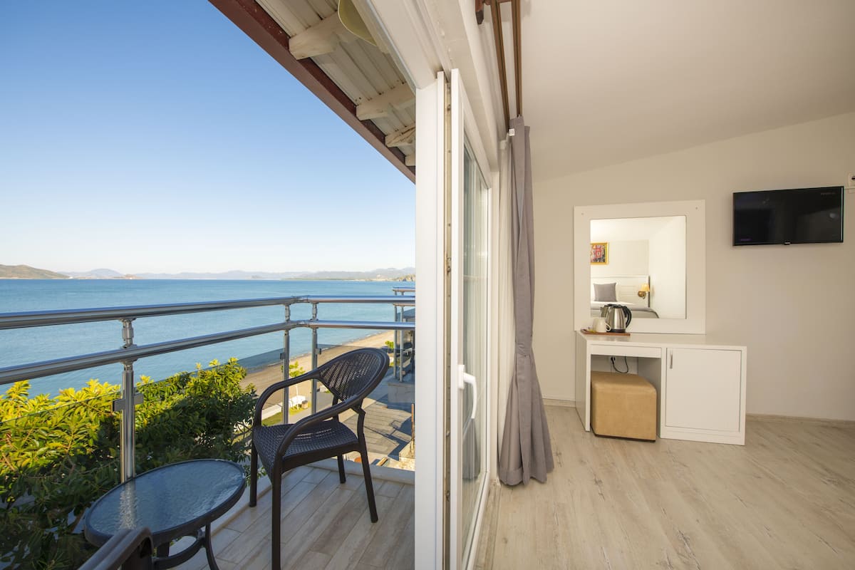Standard Double Room, Sea View | Minibar, laptop workspace, free WiFi, bed sheets