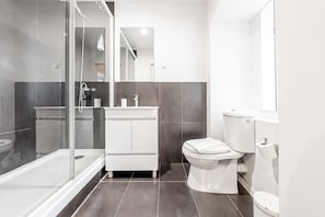 Standard Apartment, Balcony | Bathroom | Combined shower/tub, hair dryer, towels, soap