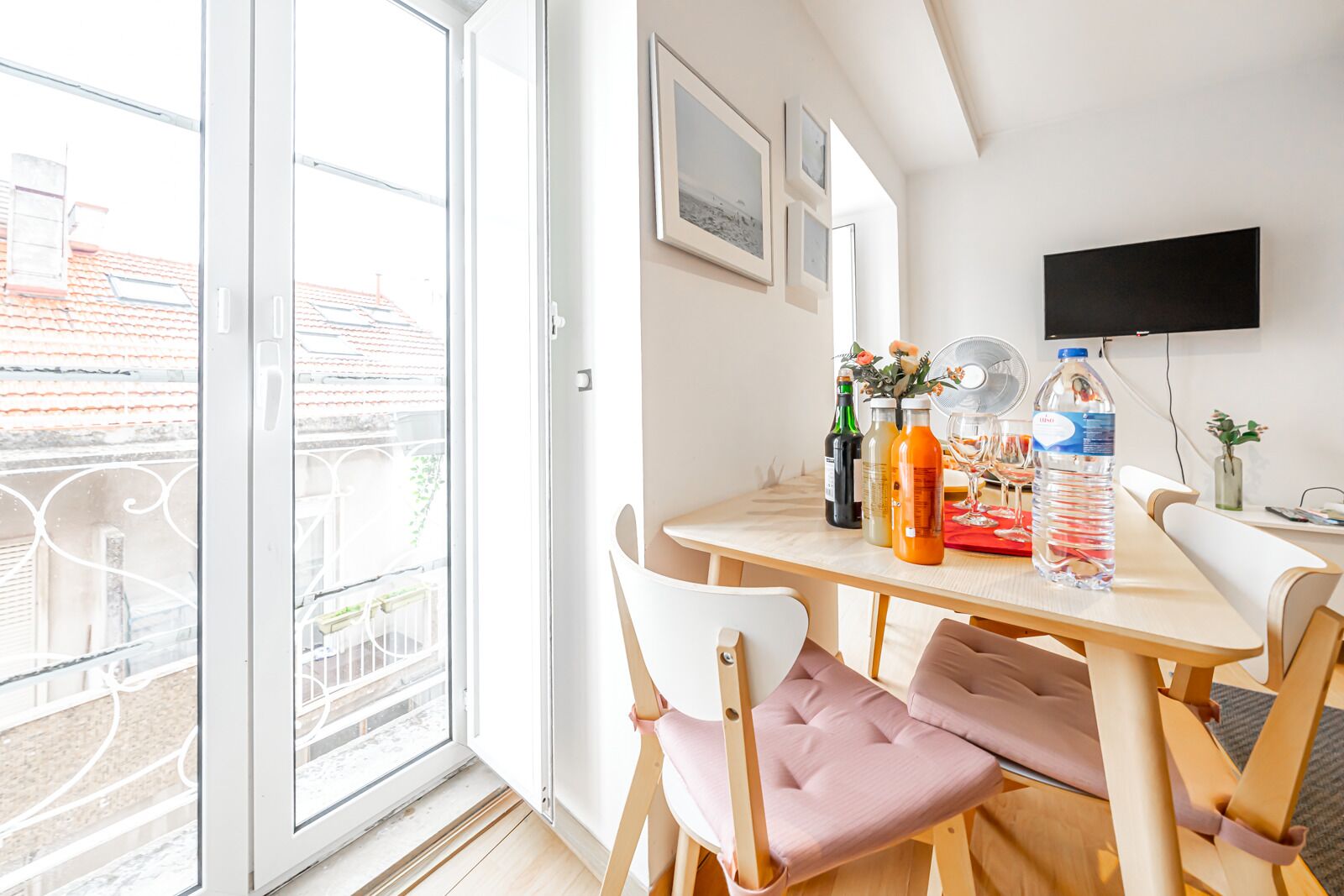 標準公寓, 多張床, 庭園景觀 | 起居區 | 32-吋 LCD 液晶電視、衛星頻道、電視