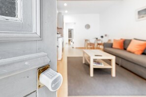 Departamento familiar | Área de sala de estar | Televisión LCD de 32 pulgadas con canales vía satélite y televisión 