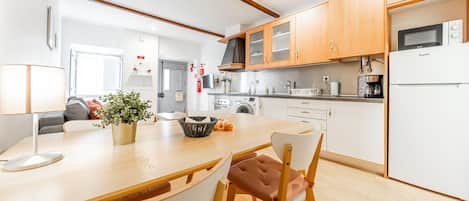 Apartament familiar | Sala d'estar | Televisor LCD de 32 polzades amb canals per satèl·lit i televisor