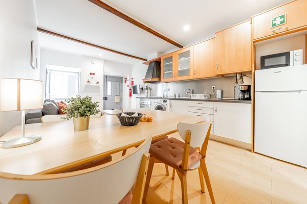 Departamento familiar | Área de sala de estar | Televisión LCD de 32 pulgadas con canales vía satélite y televisión