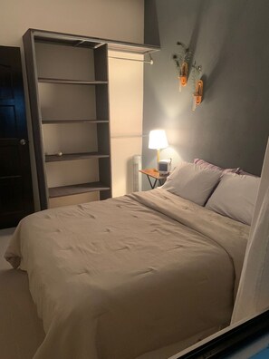 1 habitación, escritorio, wifi gratis y ropa de cama 