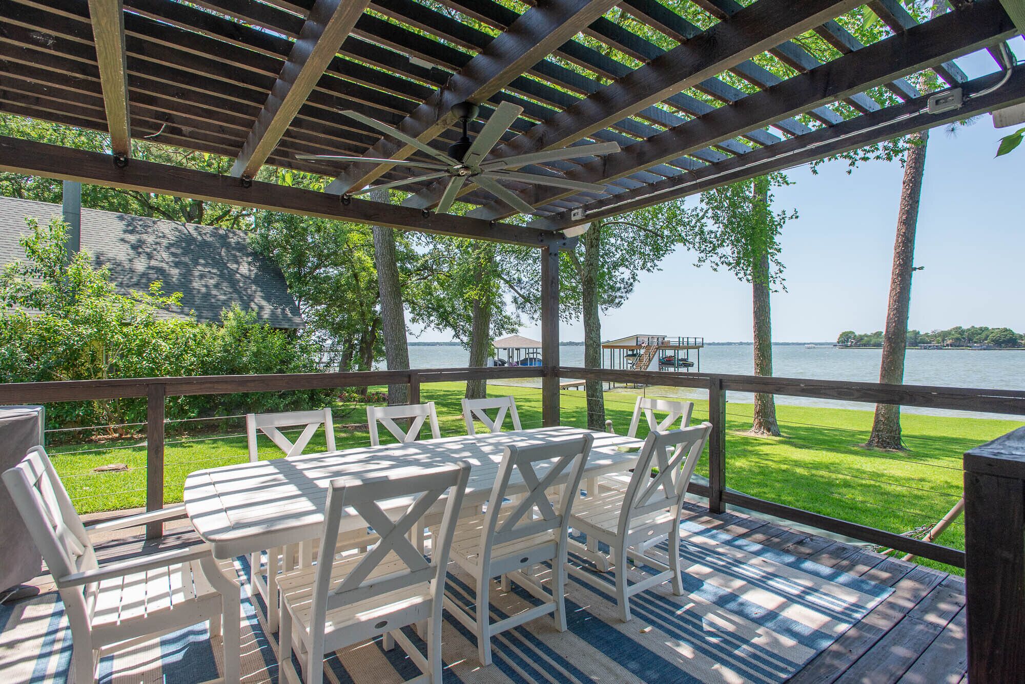 屋外ダイニングエリア