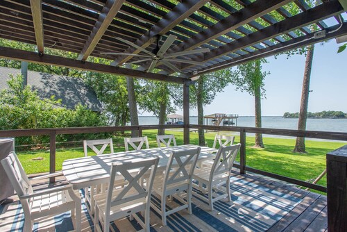 Stunning Five Bedroom Escape - Great Water!