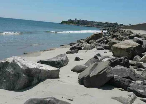 Beach nearby, sun-loungers, beach towels
