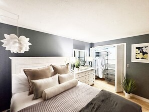 3 bedrooms, desk, iron/ironing board, free WiFi