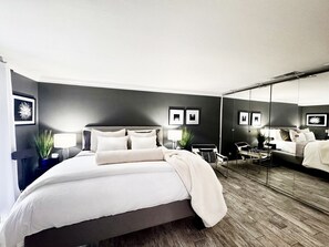 3 bedrooms, desk, iron/ironing board, free WiFi - Modern Home-nr Beach/HotTub/Lg Stylish Patio (Hampton)