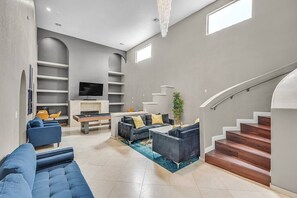 TV, fireplace, ping pong, stereo - Grand Casa By Vegas-bnb 8/4/19 (Las Vegas)
