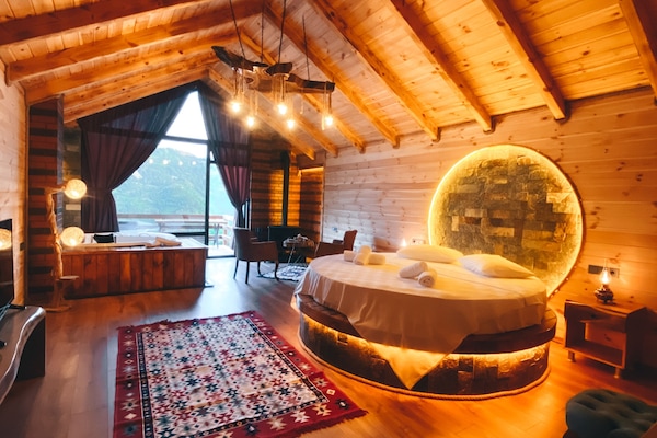 Deluxe Room | Premium bedding, down comforters, Select Comfort beds, free minibar