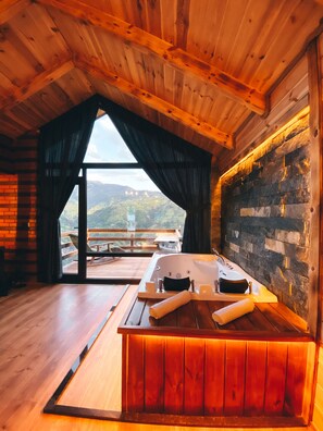 Superior Room, 1 King Bed, Mountain View | Jetted tub - ZirvedeKal Suit Otel (Camlihemsin)