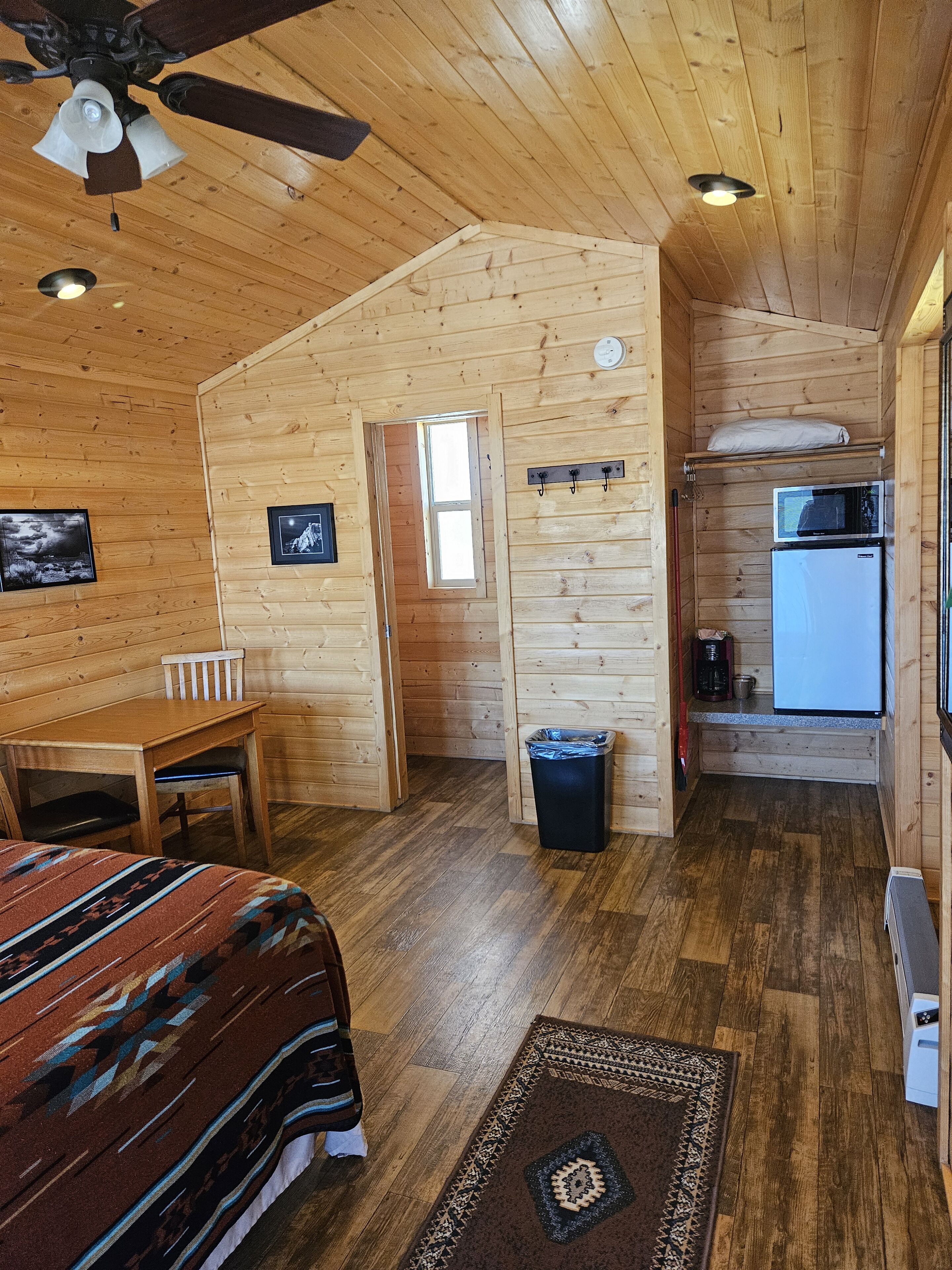 Deluxe King Cabin B with 1/2 bath (No Pets)