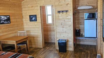 Deluxe King Cabin B with 1/2 bath (No Pets)