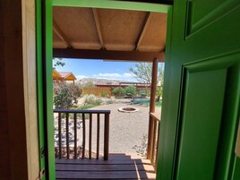 The Cactus (No Bathroom / Pet Friendly) | 阳台景观