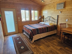 Deluxe King Cabin B with 1/2 bath (No Pets) | Individually decorated, individually furnished, bed sheets