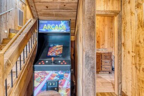Game room - Rustic Sunsets - Mountain Views, Hot tub, Arcade, Pool, Central, Aska Adventure (Blue Ridge)