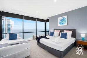 4 bedrooms, iron/ironing board, free WiFi, bed sheets - Circle on Cavill – 4 Bed Sub-Penthouse Ocean View (Surfers Paradise)