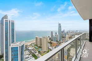 Property grounds - Circle on Cavill – 4 Bed Sub-Penthouse Ocean View (Surfers Paradise)