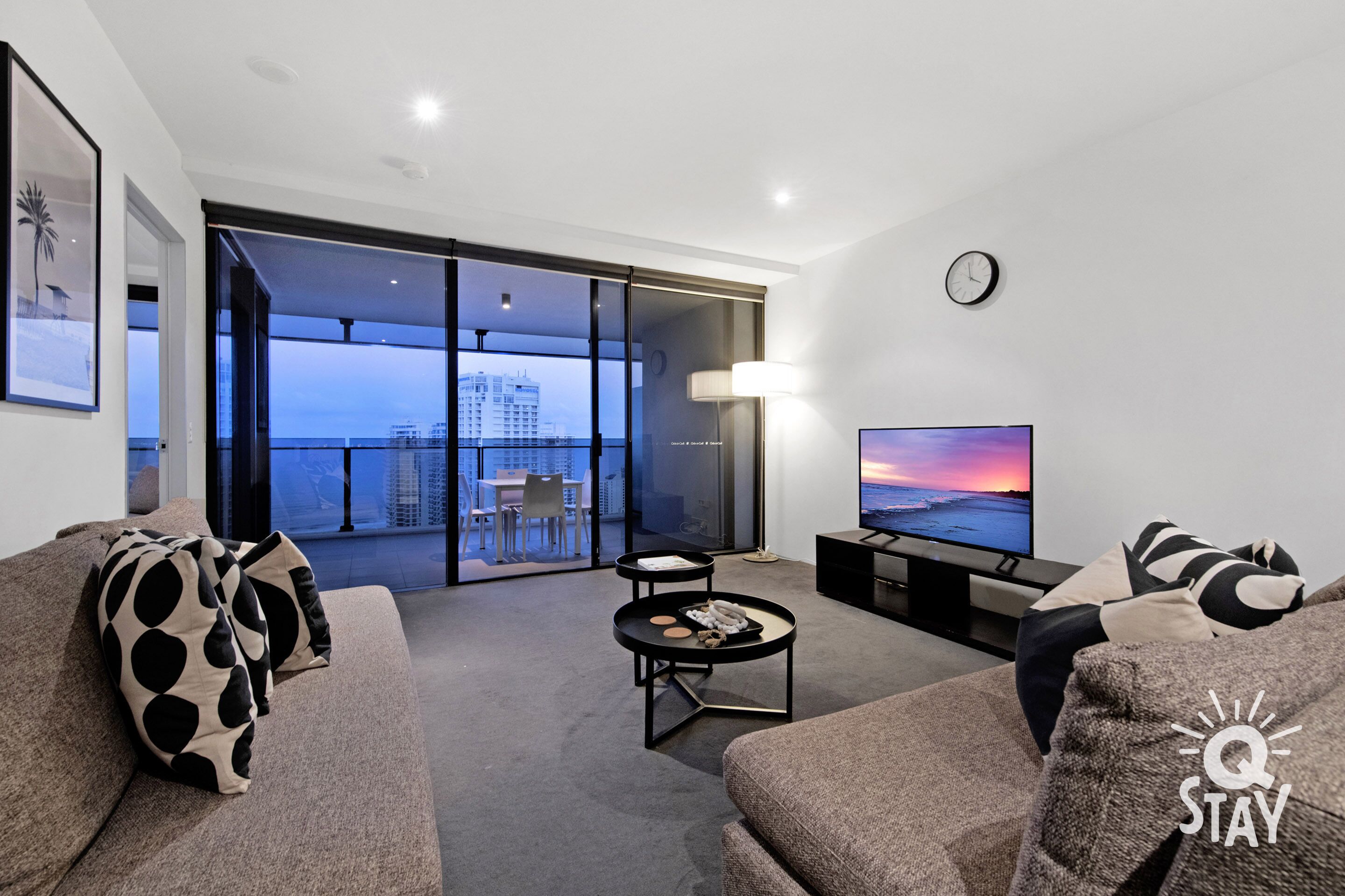 ♦️ Circle on Cavill – 1 Bedroom + Study Ocean View — Q Stay