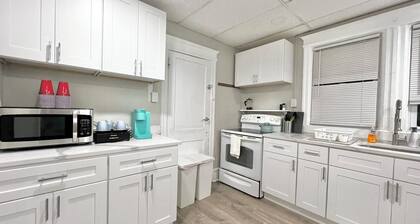 Unwind at Ventnor Beach: Spacious Summer Retreat with Private Parking, Sleeps 9!