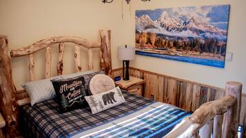 2 bedrooms, desk, iron/ironing board, free WiFi