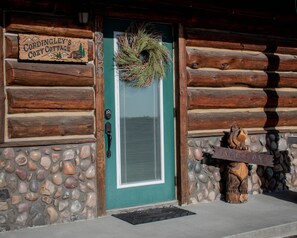 Exterior detail - Cordingley's Cozy Cabin in Ashton (Ashton)