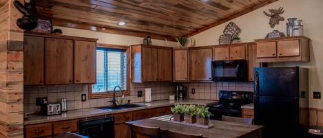 Geladeira, micro-ondas, fogão, cooktop