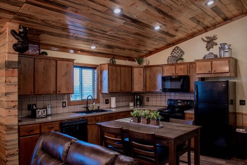 Cordingley's Cozy Cabin in Ashton