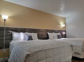 舒适双人房 | 特色装修、办公桌、笔记本电脑工作区、遮光窗帘