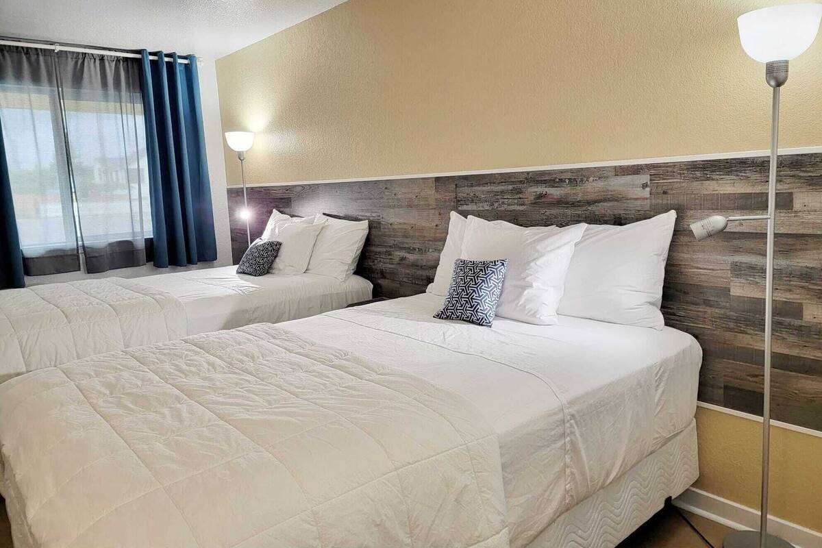 Comfort Double Room | Desk, laptop workspace, blackout drapes, WiFi (free)