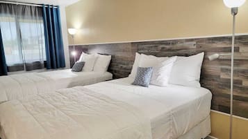 Phòng đôi tiện nghi đơn giản | Trang trí khác biệt, bàn, khu vực làm việc phù hợp cho laptop