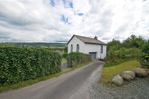 Exterior - Chapel Bank House | Coniston -  a cottage that sleeps 6 guests  in 3 bedrooms (Coniston)