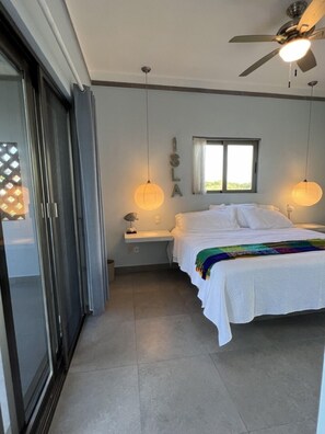 3 habitaciones, tabla de planchar con plancha, wifi y ropa de cama