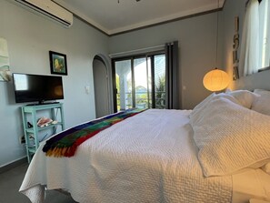 3 habitaciones, tabla de planchar con plancha, wifi y ropa de cama 