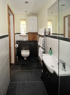 淋浴设施、吹风机、毛巾