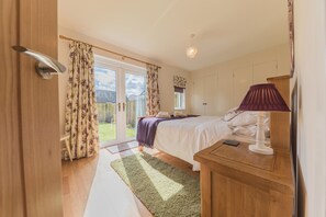 3 bedrooms, iron/ironing board, free WiFi, bed sheets - Hazel Cottage - spacious village cottage close to lake (Coniston)