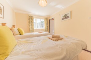 2 chambres, fer et planche à repasser, Wi-Fi, draps fournis