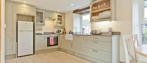 Refrigerador, microondas, horno, placa de cocina