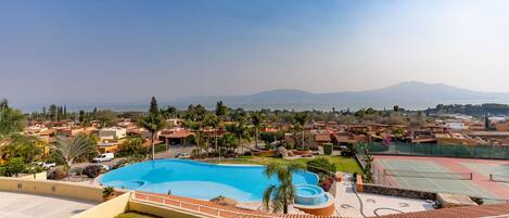 야외 수영장, 수영장 파라솔, 일광욕 의자