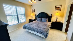 2 bedrooms, iron/ironing board, WiFi, bed sheets - 2 Bed 2 Bath Resort Condo - Enjoy Pool & Amenities (Davenport)