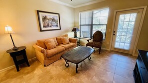 TV - 2 Bed 2 Bath Resort Condo - Enjoy Pool & Amenities (Davenport)