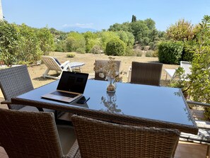 Outdoor dining - House of The Moon (Padenghe Sul Garda)