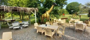 Outdoor dining - House of The Moon (Padenghe Sul Garda)