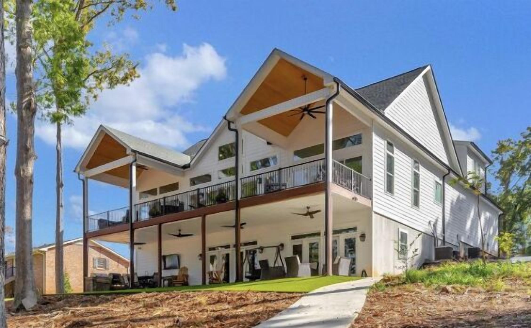 7 Bedrooms - Sleeps 23 - 7,300 Sq Ft
