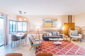 Smart TV, fireplace - Tito's Getaway/Desert Princess Palm Springs Resort (Cathedral City)