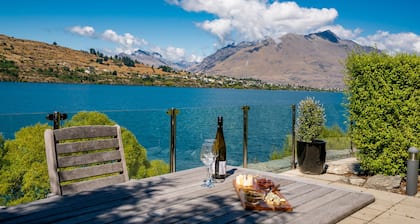 LAKE FRONT 3-BEDROOM APARTMENT WITH LAKE ACCESS