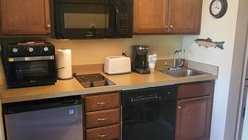 Fridge, microwave, stovetop, dishwasher