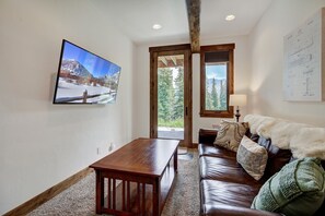 Smart TV, fireplace, Netflix, Hulu - Charming Cabin with Hot Tub & Stunning Views (Breckenridge)