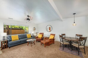 Smart TV, books, computer monitors, printers - Entire Sedona home close to Airport Vortex (Sedona)